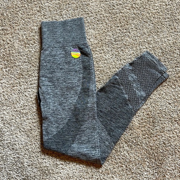 NWT Victoria’ Secret PINK Best 🍑 seamless leggings, size small - Picture 1 of 6